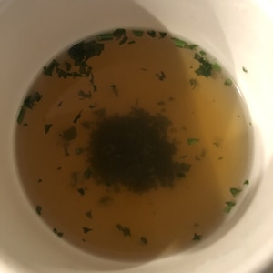 マグカップでスープ♪(^^)梅干し＋大葉+ダシダ♪
